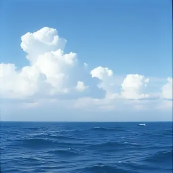 Морская даль с облаками